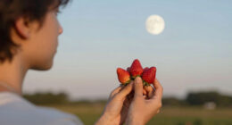 The 4 Luckiest Signs During June’s Strawberry Full Moon